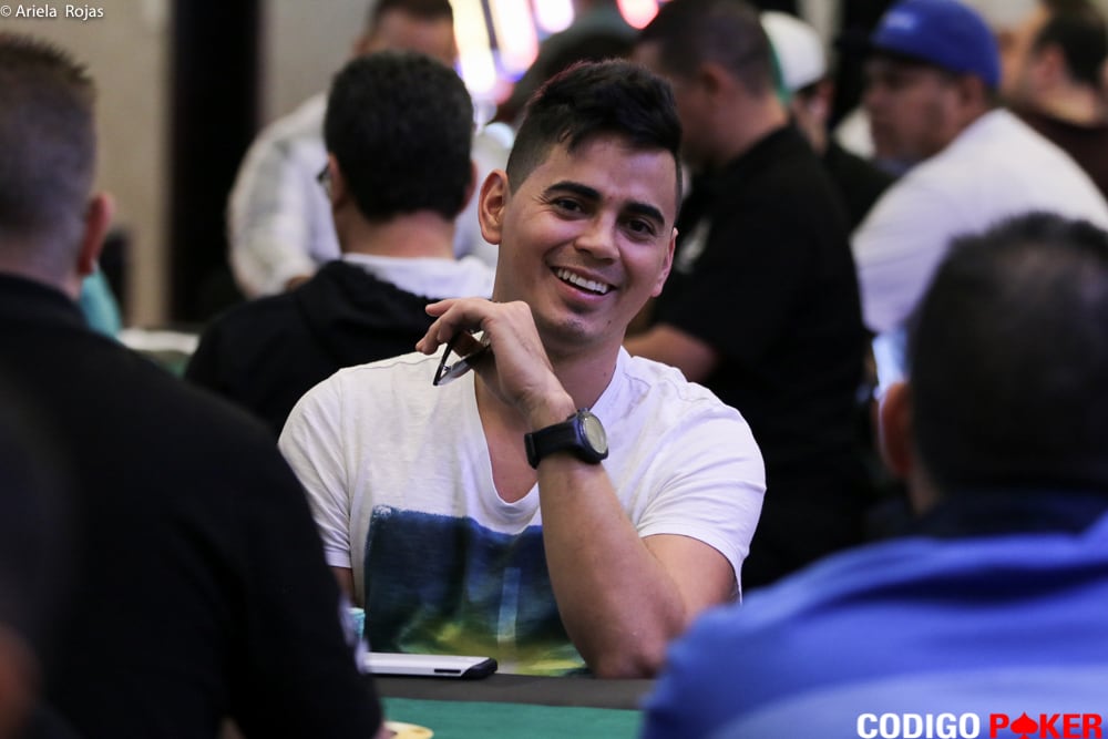 Arturo se calzó la corona del Hot $215