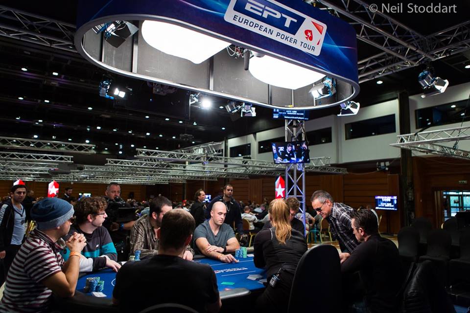 EPT 12 Praga: Ilkin Amirov es líder de la mesa final, la participación latina finalizó