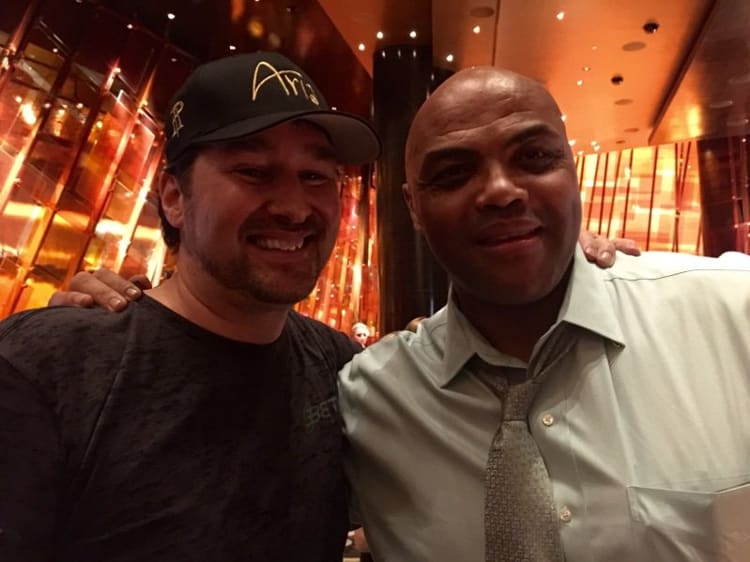 Hellmuth y Barkley se divirtieron jugando Blackjack