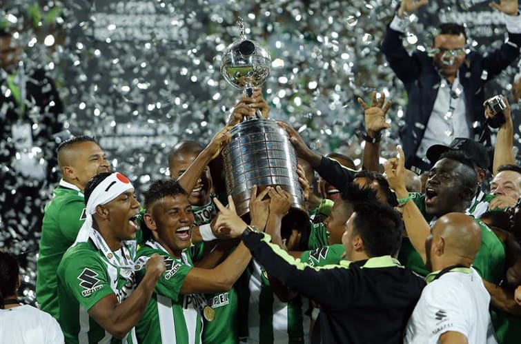 Los pokeros verdolagas brindaron con su Copa