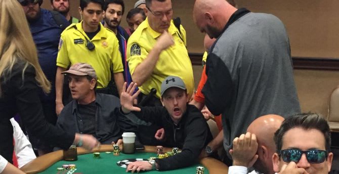 Se volvió loco y lo echaron de la Serie Mundial