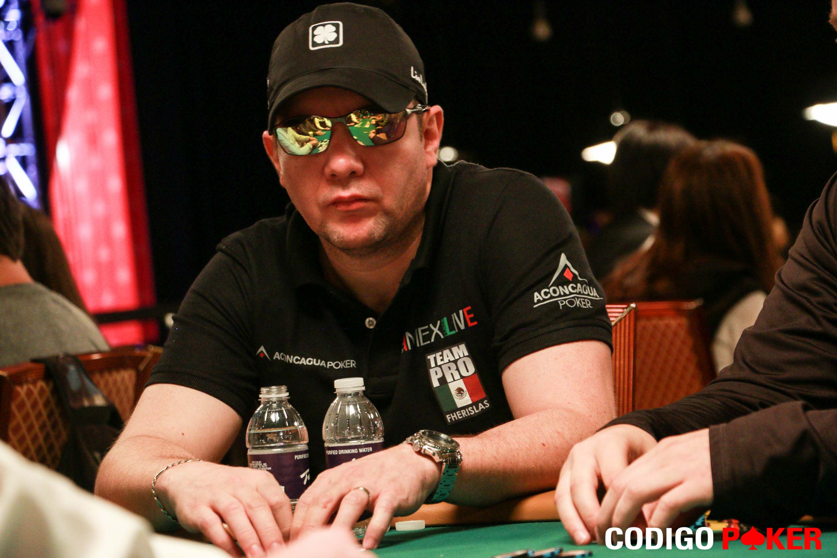Fernando Islas brindó con Tequila en la Serie Mexicana de Poker