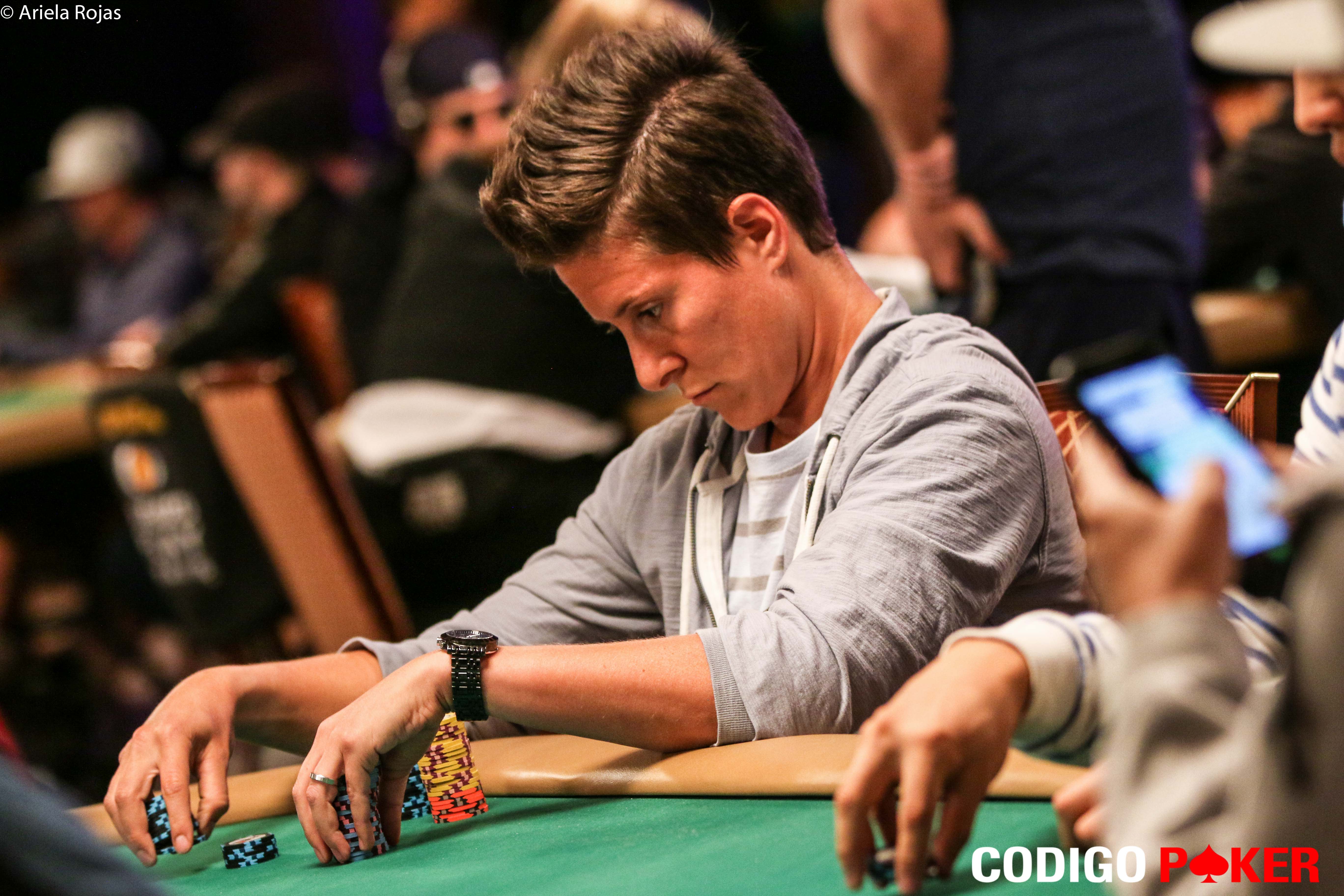 Bluff innecesario: Selbst se fue de la peor manera