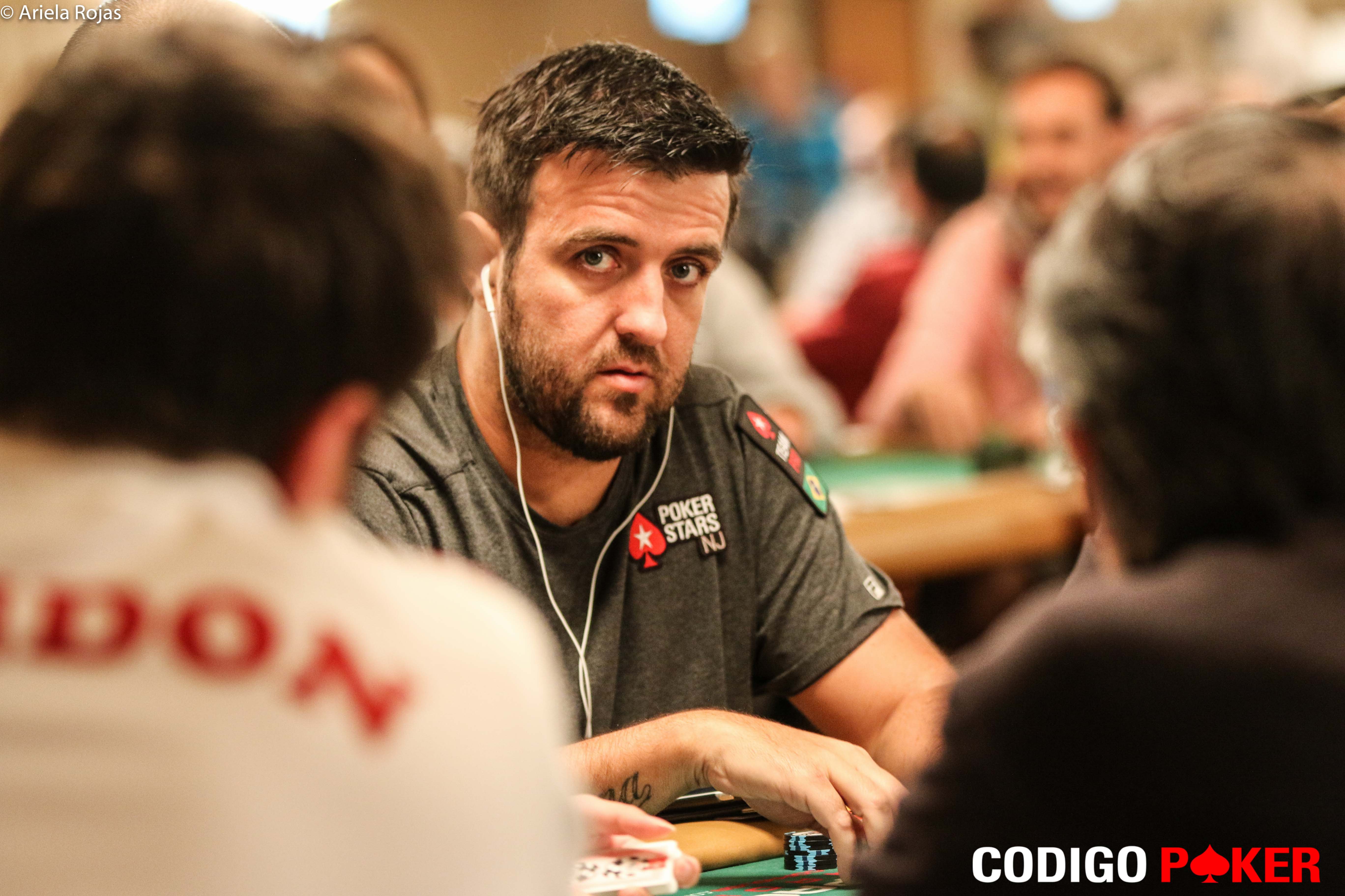 Akkari encabeza a los jugadores del Evento #44 rumbo al Día 2