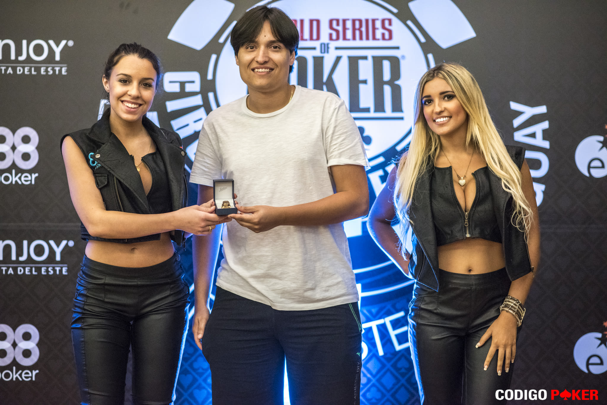 Fernando Araújo fica com o anel do Evento #12