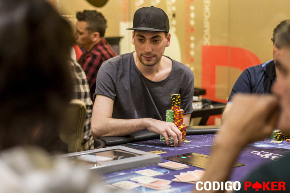 Villanueva hizo podio en el Hot $162