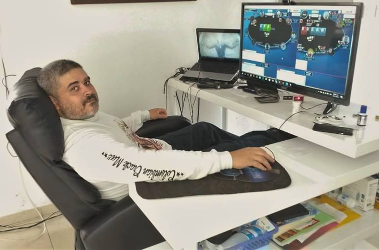 Julián Uribe: «La regulación criminaliza el poker»