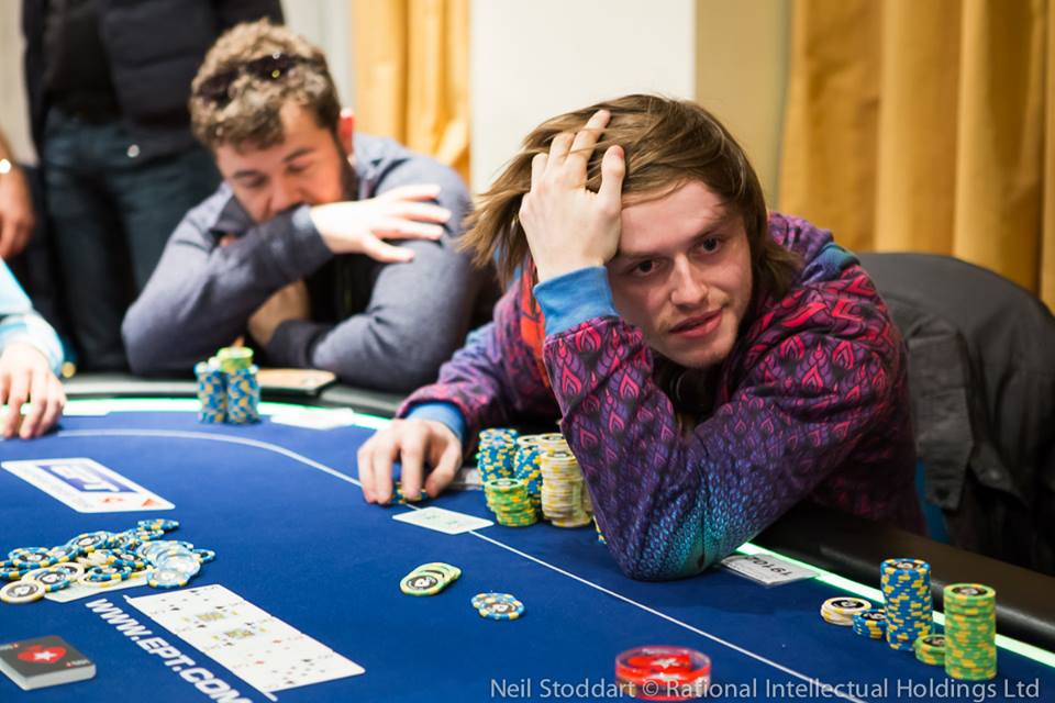 Cómo ganar 1.2 millones tomando un café en Starbucks