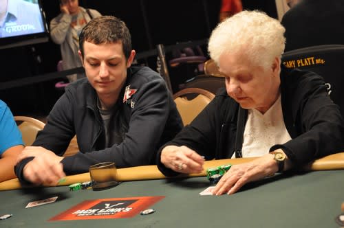 Tu madre es mejor jugadora de poker que tú