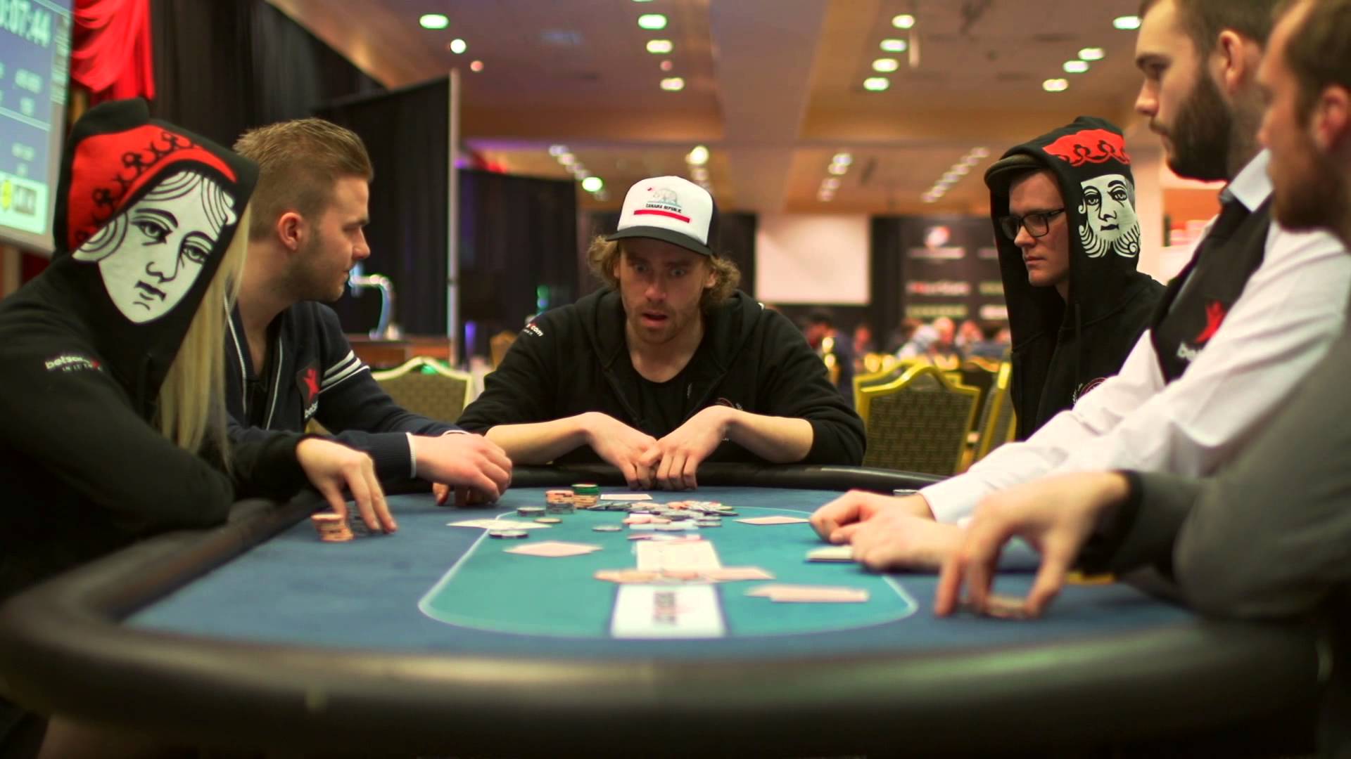 Cómo fastidiar un cash game con 56 apuestas en el flop