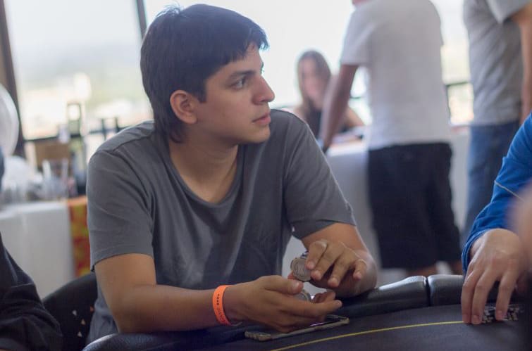 Giovanny Reyes dominó las mesas cortas en el Eje