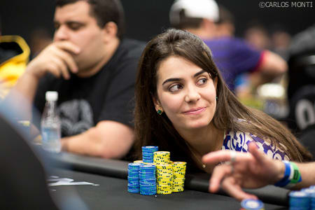 Larissa Metran da aula na reta de quinta e forra pesado