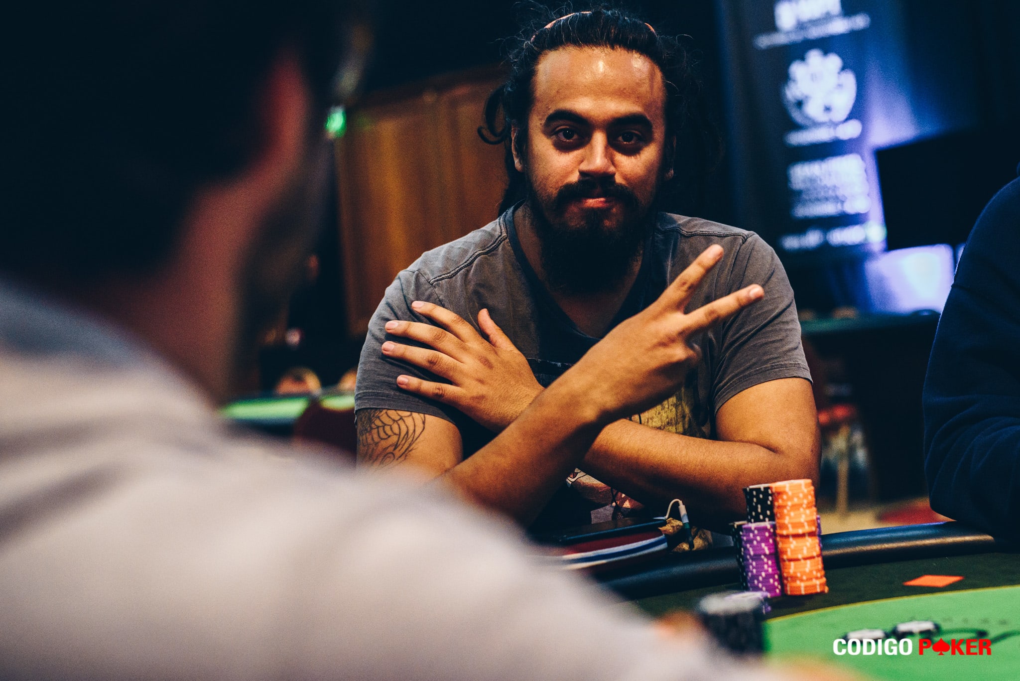 Grinder Report: el que quiere celeste…