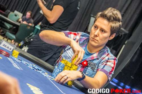 ¿Por qué Selbst está al borde de bloquear gente en Twitter?