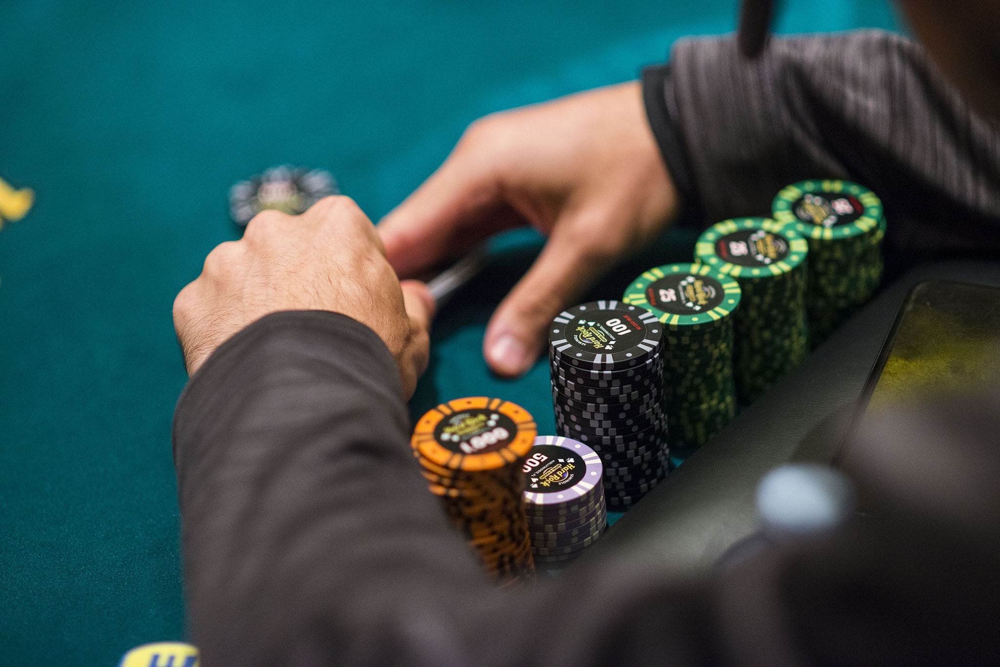 Full versus straight and trips: The best hands from the WPT