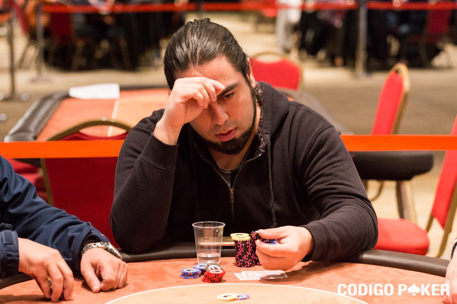 Alache y Deeker se lucieron este martes en el poker online