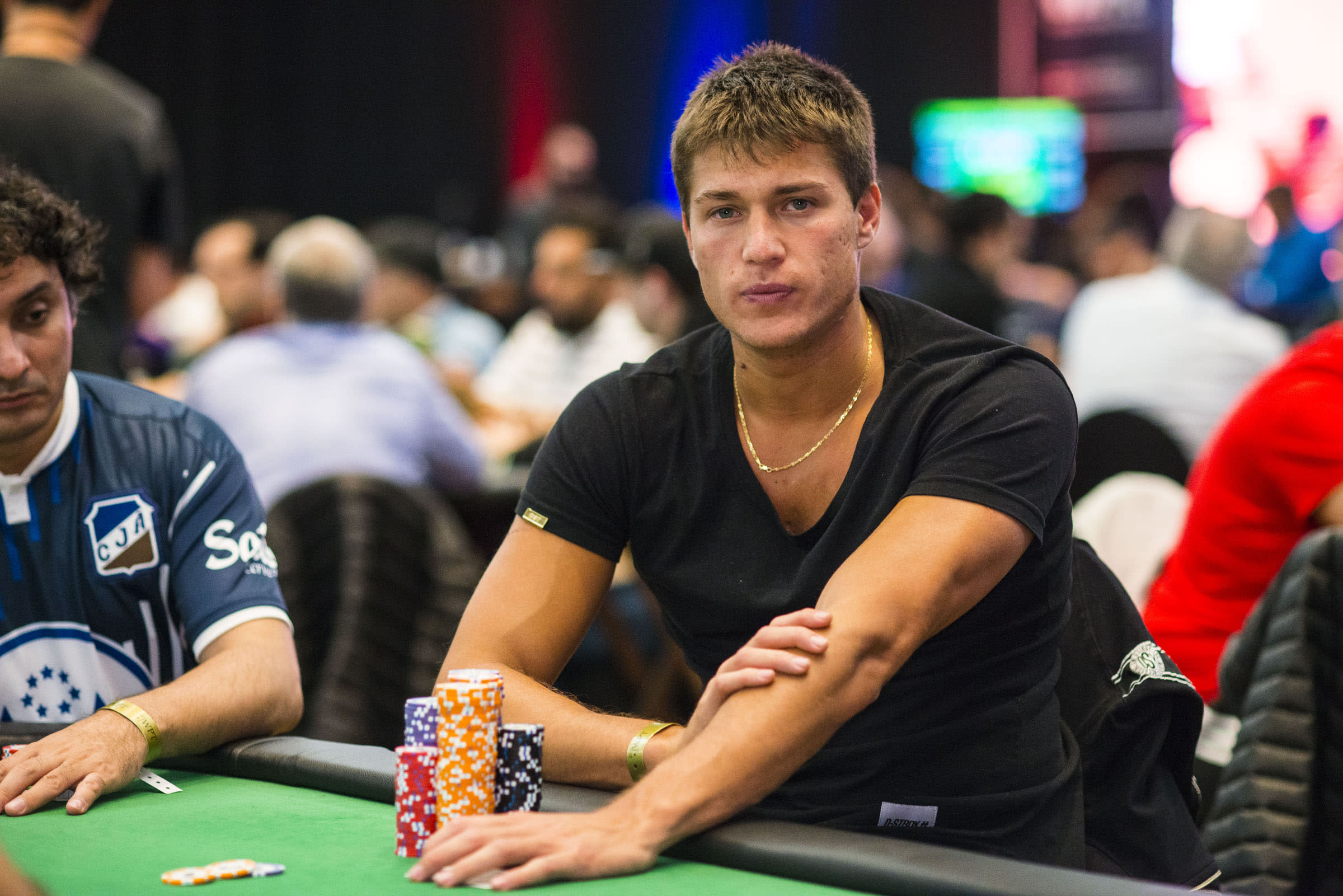 Martín Vega dominó y liderará el Día 2 del WPT Uruguay