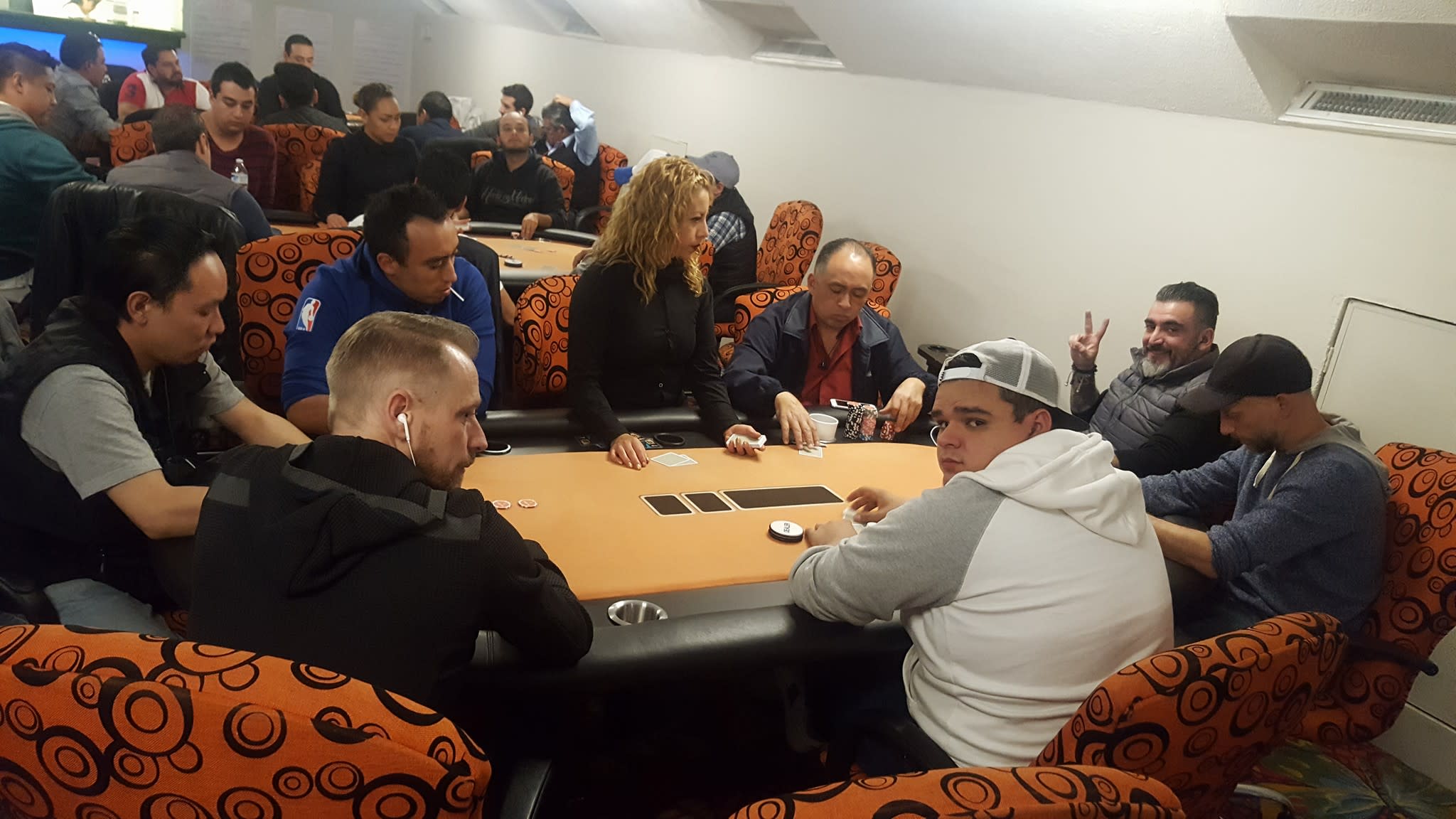 Alexis Ortega domina el Día 1A en el Bloom Poker Room