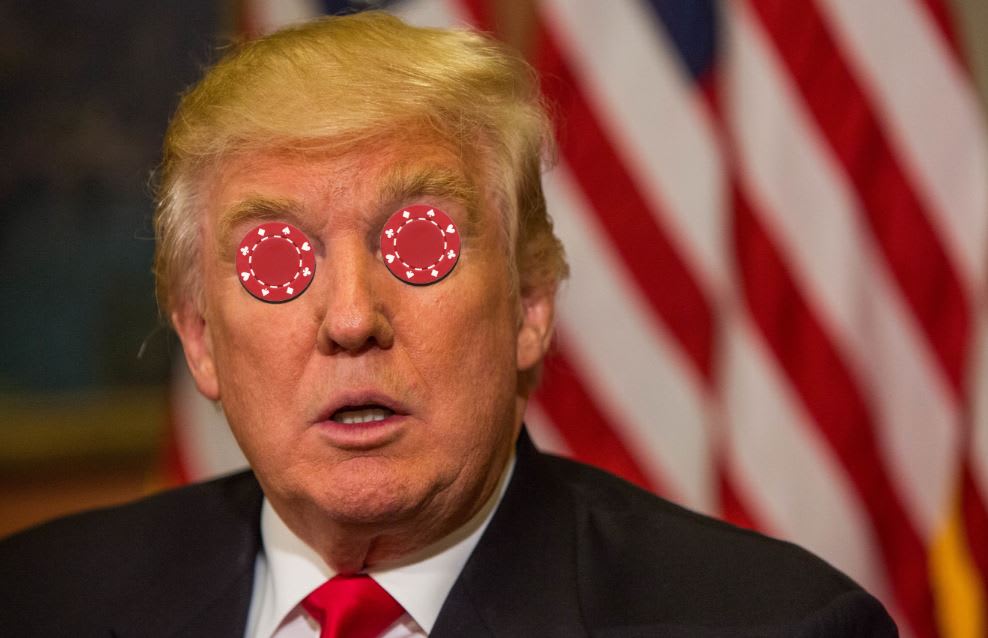 Cientos de fichas de poker se transforman en Donald Trump