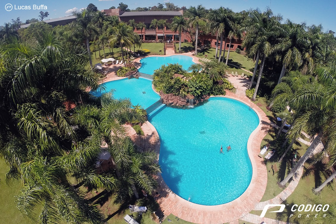 Hacé que tus fichas bailen en Casino Iguazú
