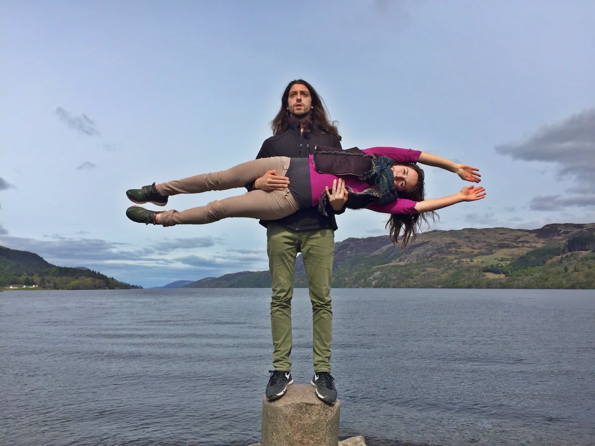 Liv Boeree enseña matemáticas hasta en los cumpleaños