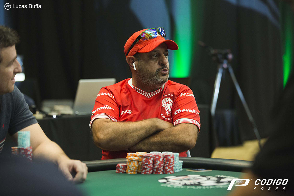 Arias espantó a los tiburones y encabeza la FT en Punta