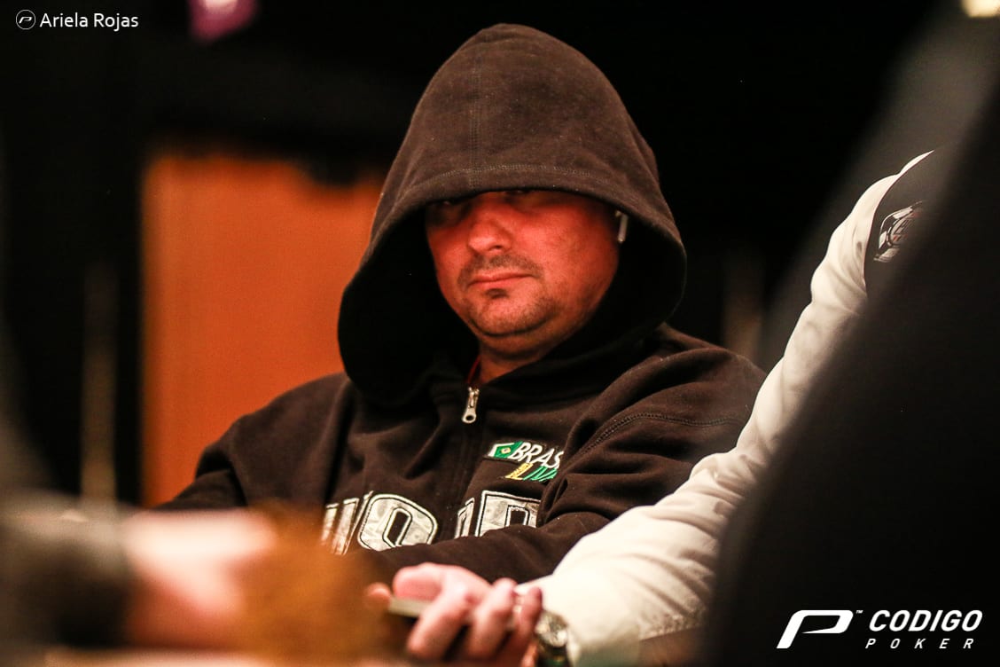 Foster e mais 4 brasileiros avançam ao Dia 5 do Main Event da WSOP