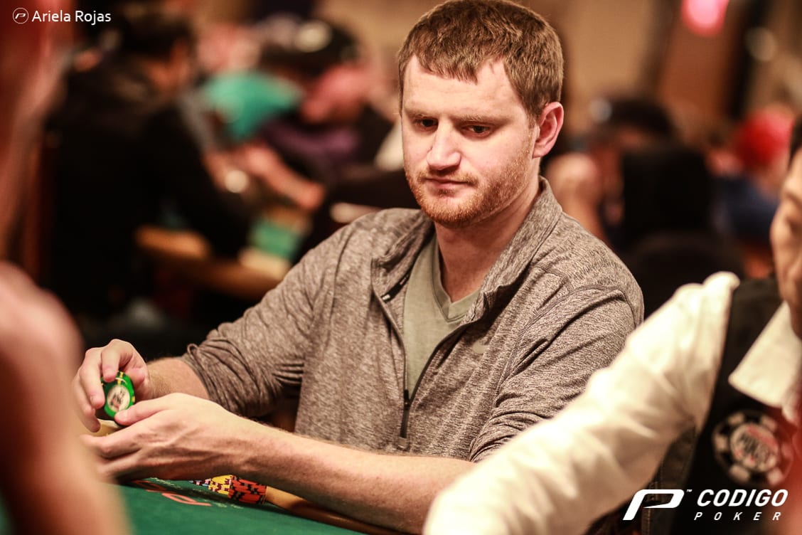 David Peters ya tiene un brazalete para cada brazo