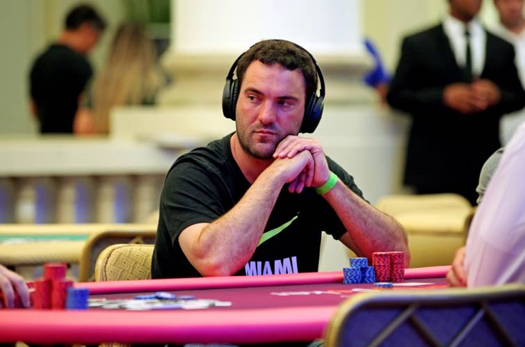 Más latinos se prenden a los millones del WSOPC