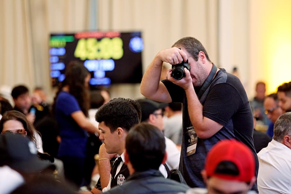 El ojo que nunca foldea: el fotógrafo, protagonista silencioso del poker