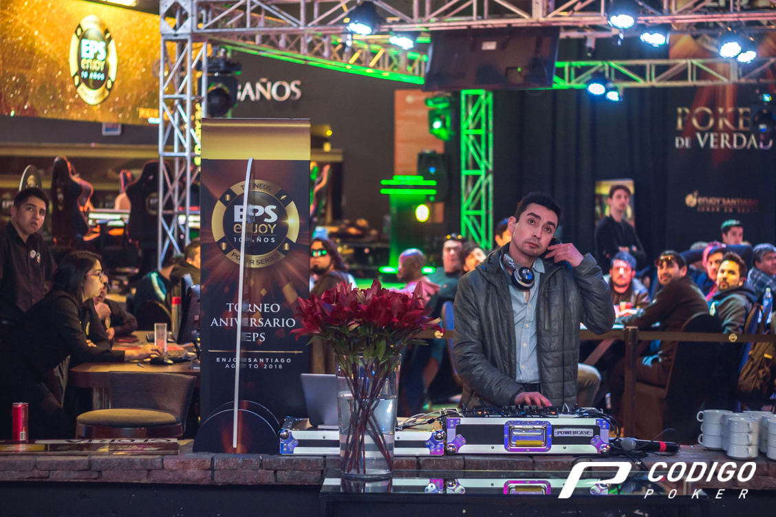 Pasa el feriado jugando mucho poker en vivo