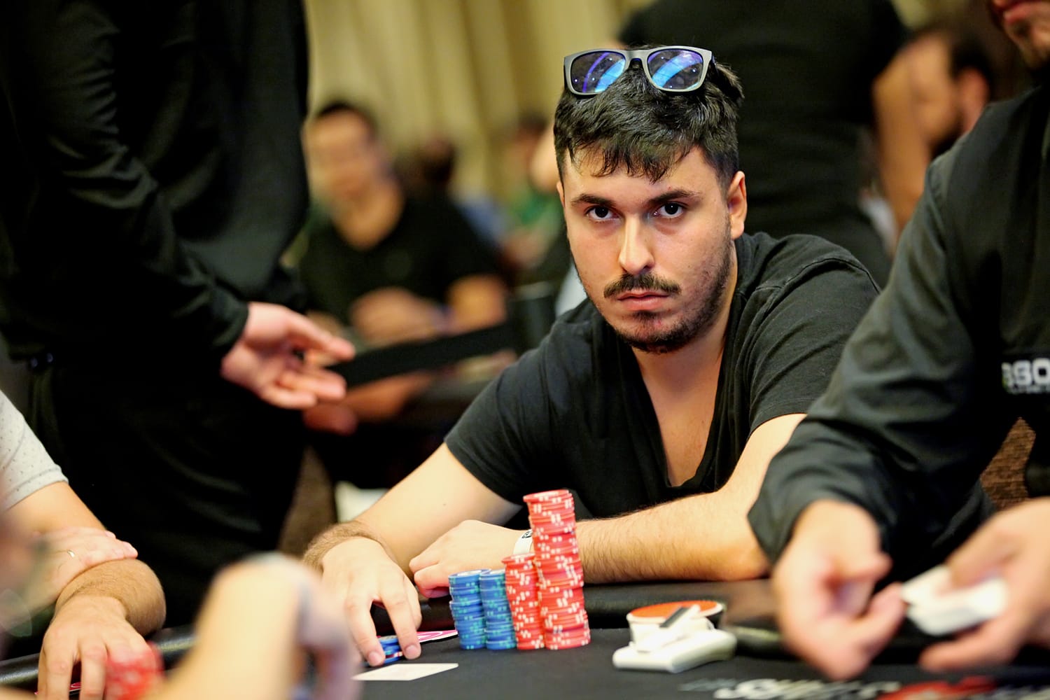 Álvaro Petrone los tiene rodeados en Casino Iguazú