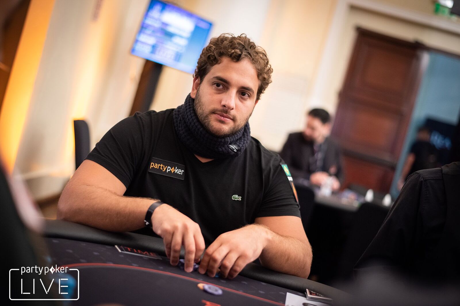 Increíble: Simao cometió el mejor error de su vida