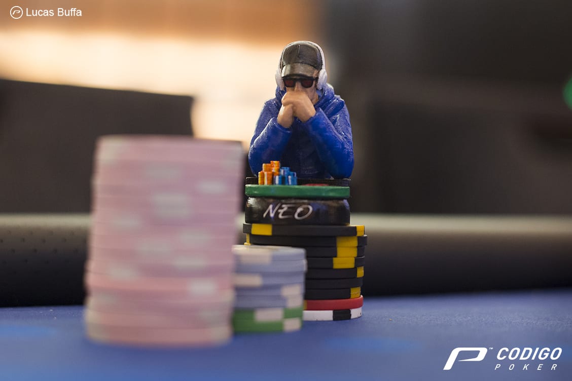 ¿Debes dedicarte tiempo completo al poker?