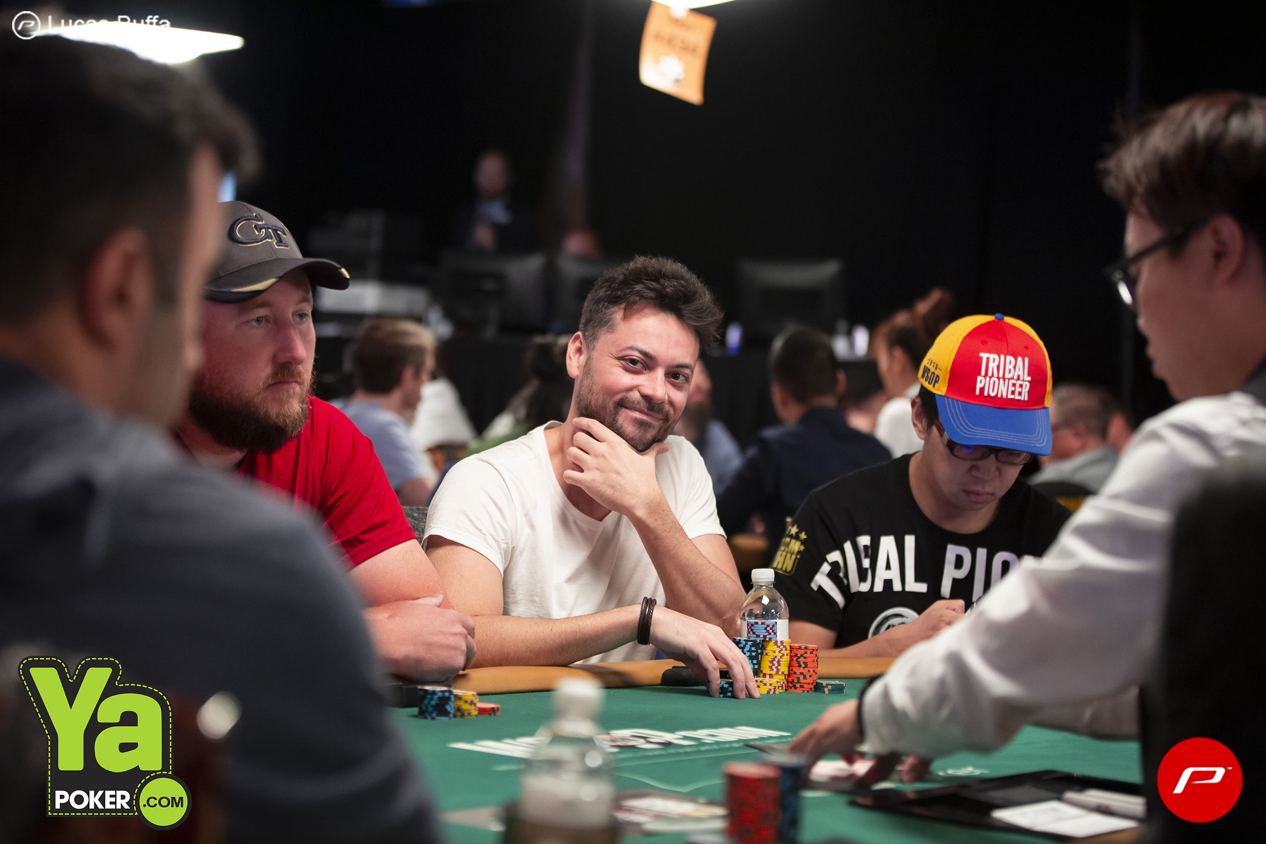 Los latinos pelean en el segundo Main Event más grande de la historia