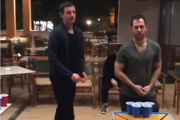 ¿Dwan y Cates pasaron de ser enemigos a aliados?