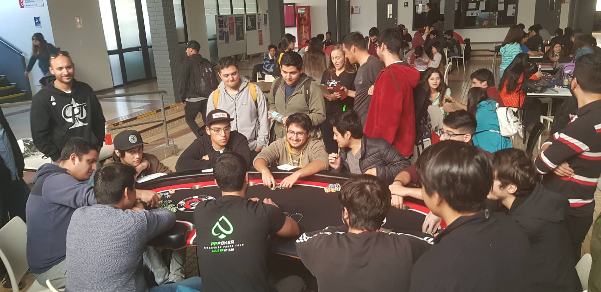 Exitosa jornada de poker deportivo en reconocida universidad de Chile