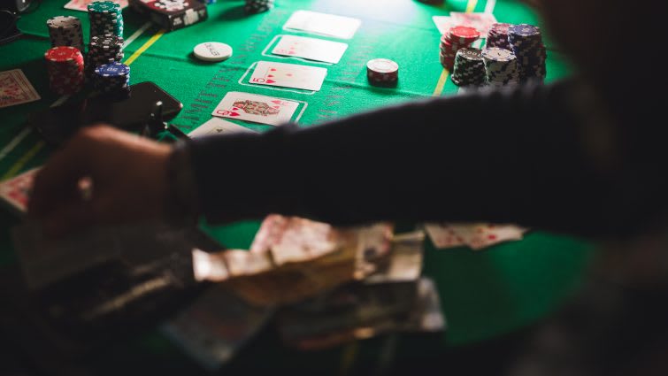 Profesional del poker hizo millones pirateando películas