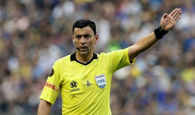 El arbitro de Perú vs. Brasil y polémico pasado con el poker