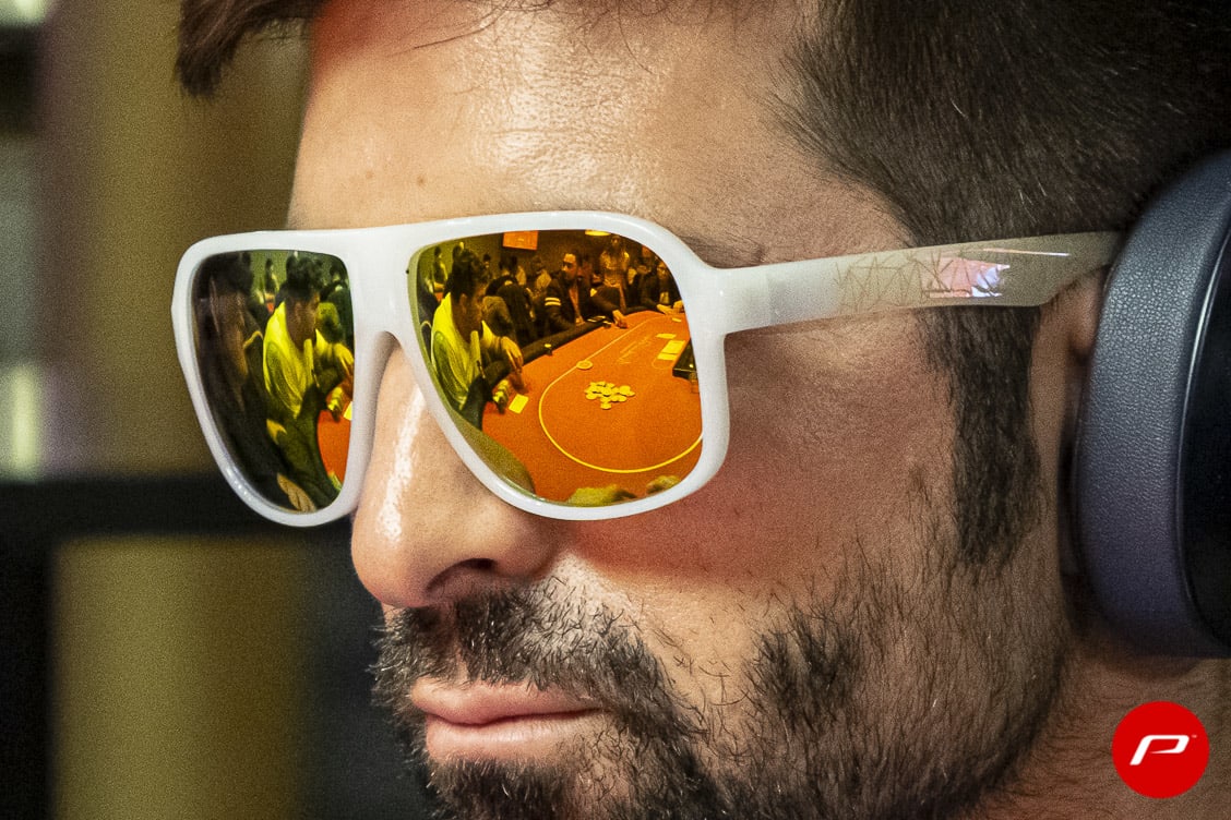 ¿Qué importancia tiene la «cara de poker» en la mesa?