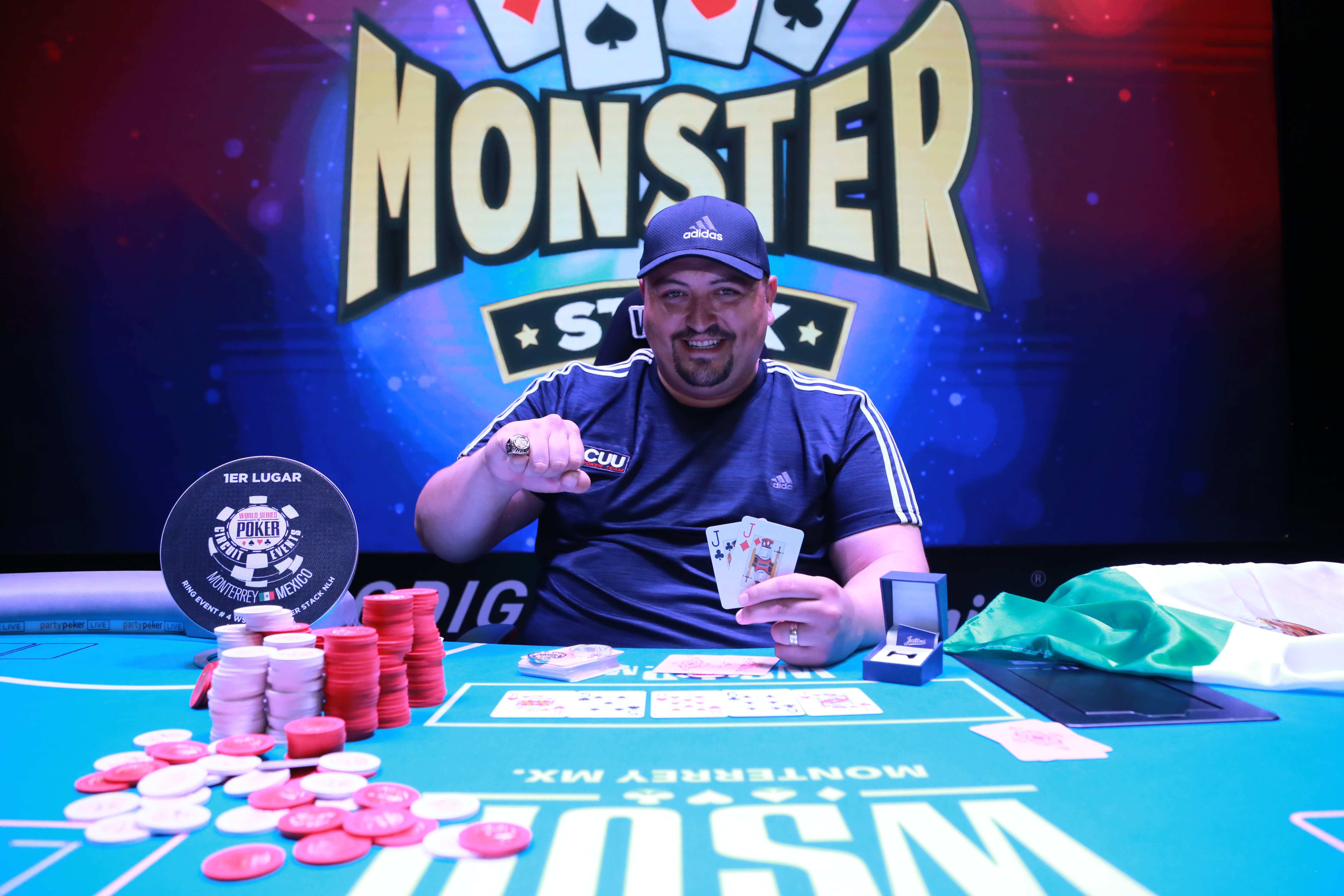 Carlos Alarcón se llevó el anillo del Monster Stack