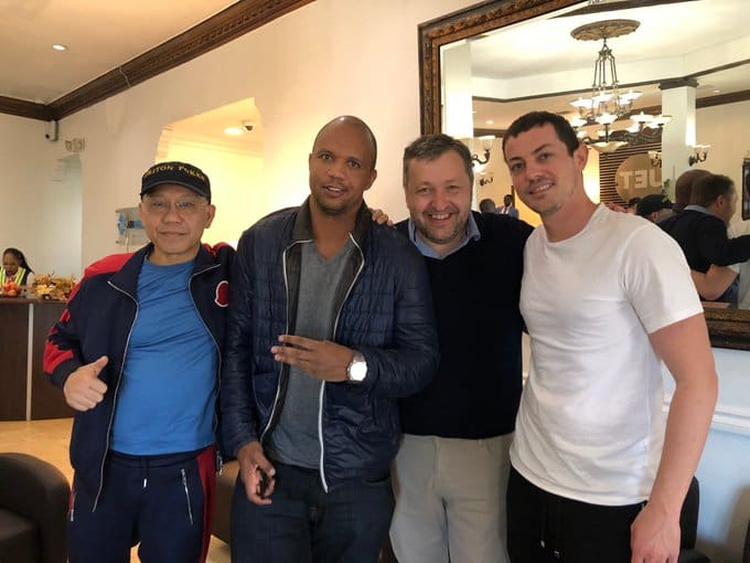 Ivey y Dwan prueban 5+ Hold’em mientras vuelan