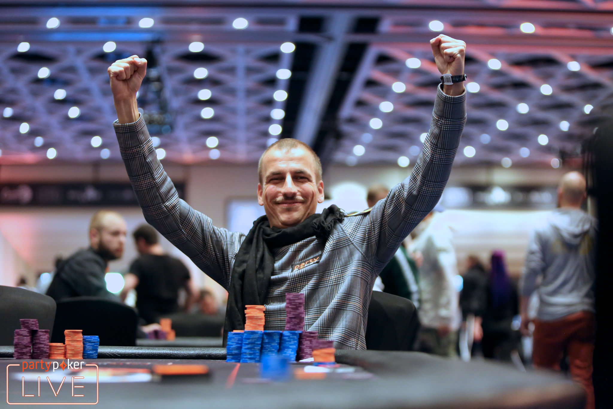 Ya en el dinero, explota el Main Event en Bahamas