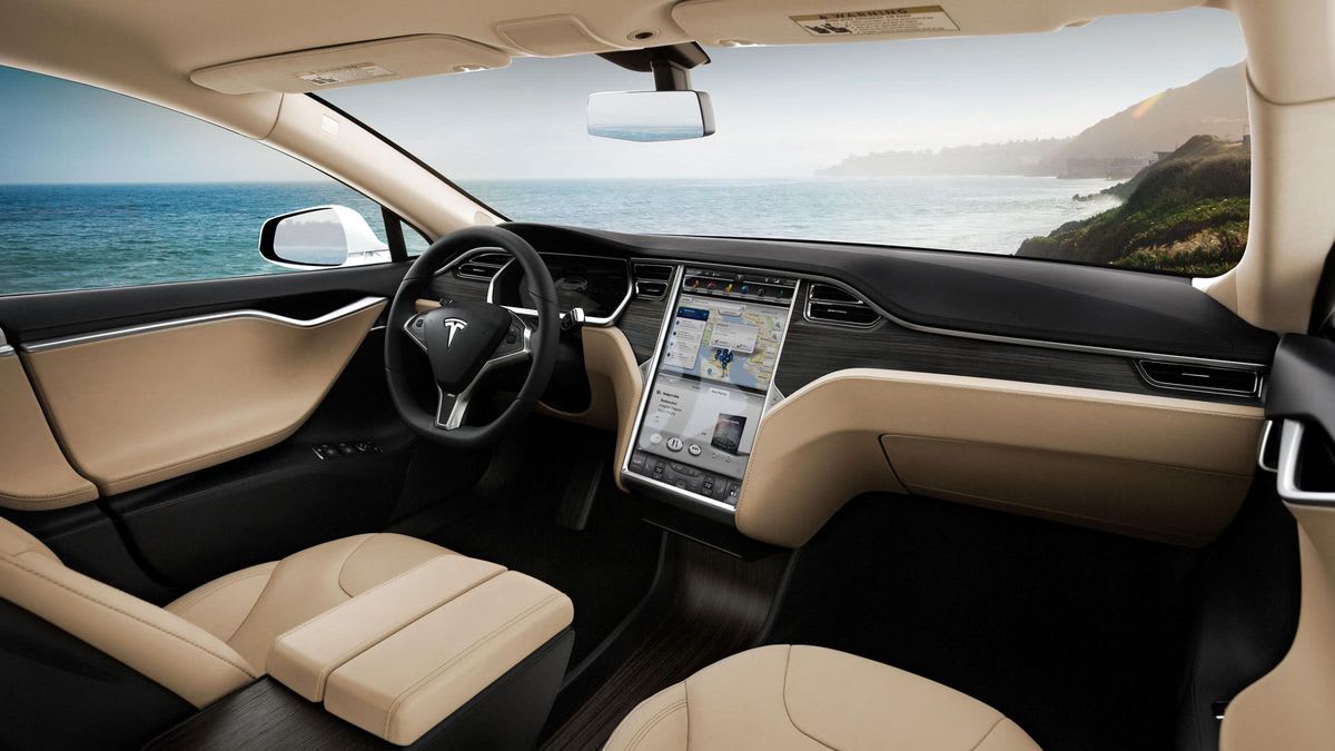 Tesla incluye la opción de jugar poker desde sus autos