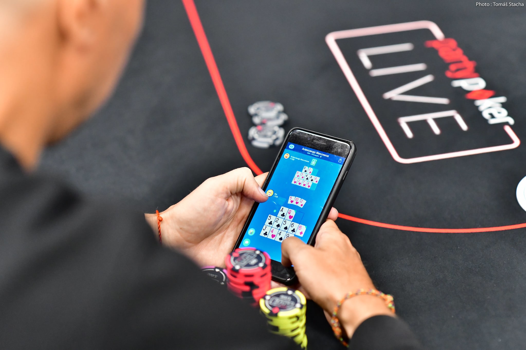 La mayoría de los usuarios juega poker online desde el celular
