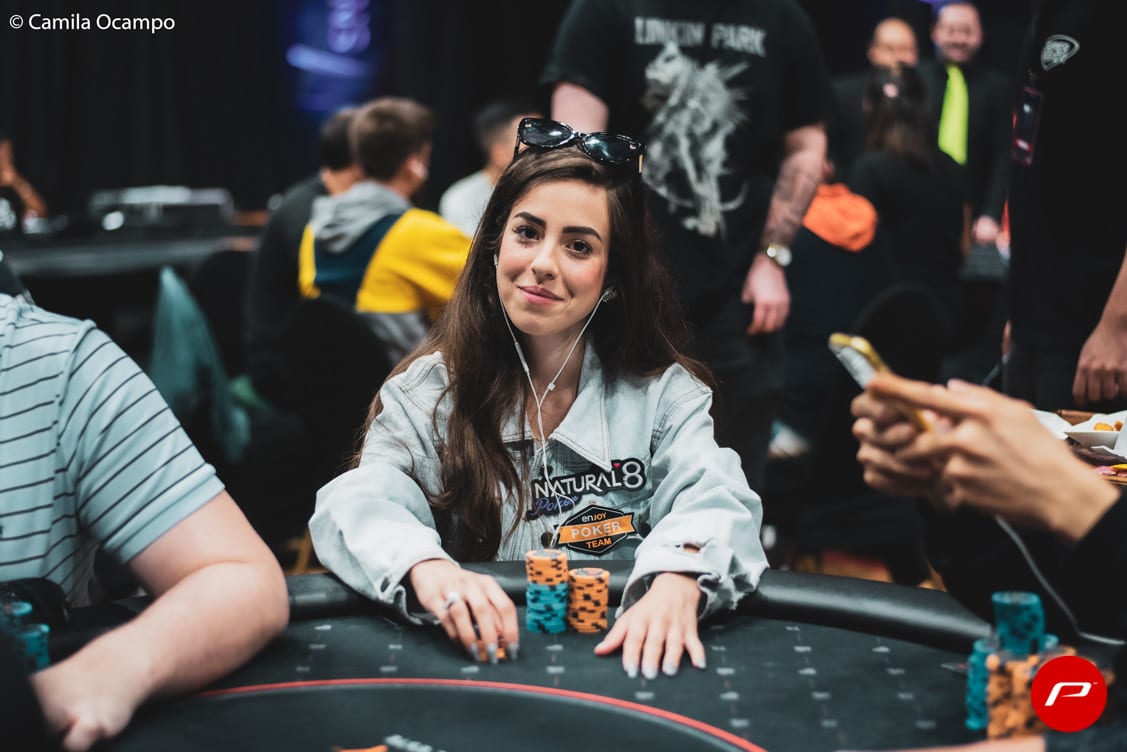 Laura Cintra sofre golpe, perde acesso a redes sociais e 12 mil dólares em fichas