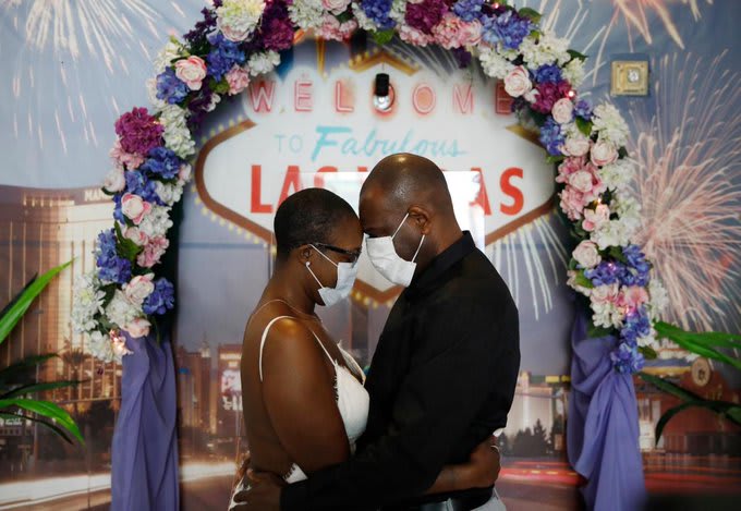 «Sí, quiero»: las míticas bodas de Las Vegas en la cuarentena