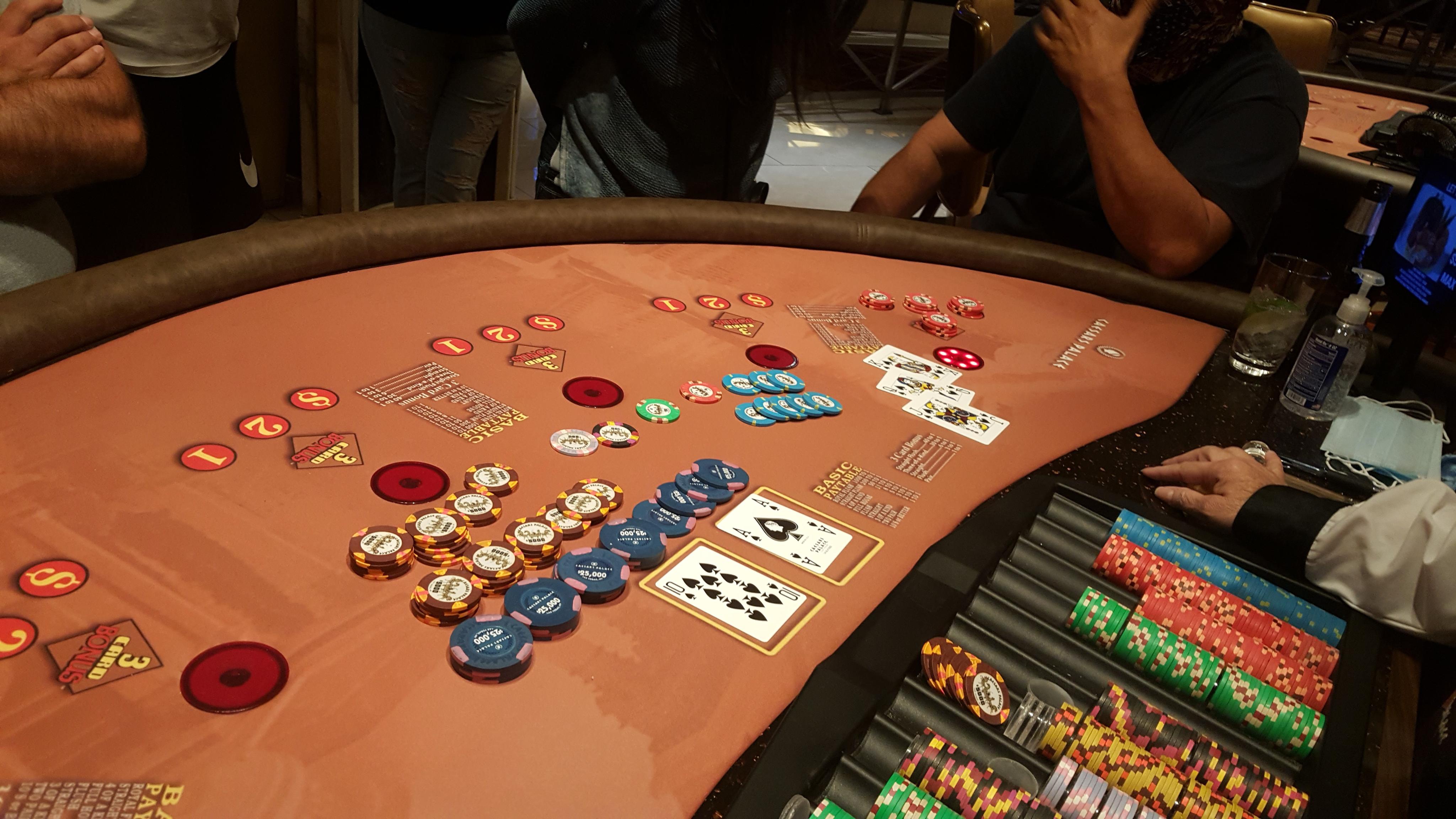 El Caesars reabrió y tuvo que pagar 670k en poker