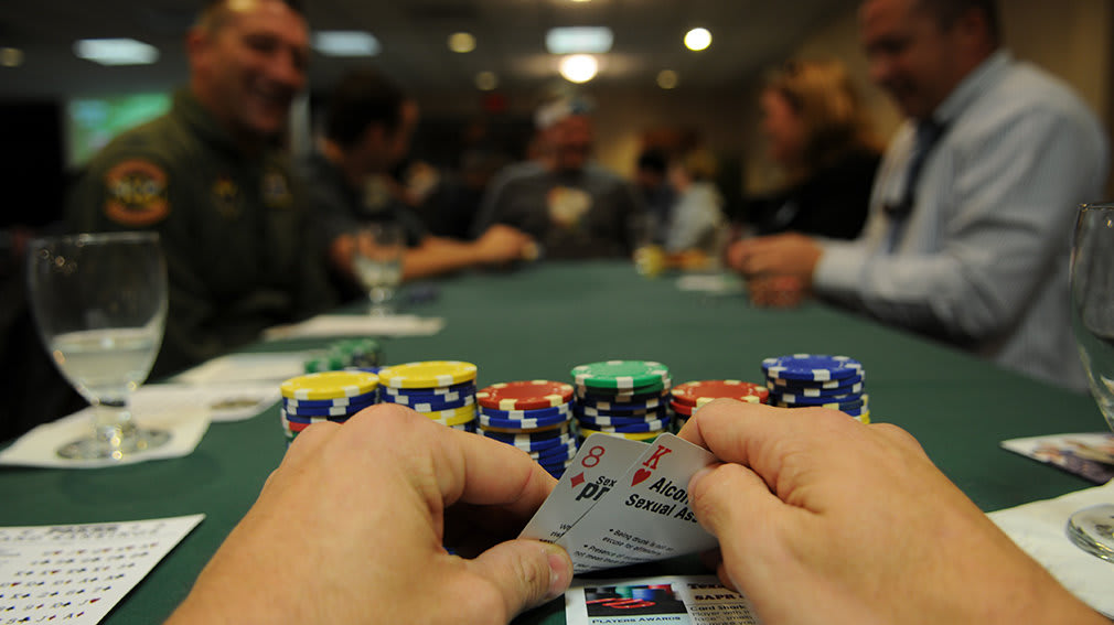 Despiden a empleados públicos por jugar al poker clandestino