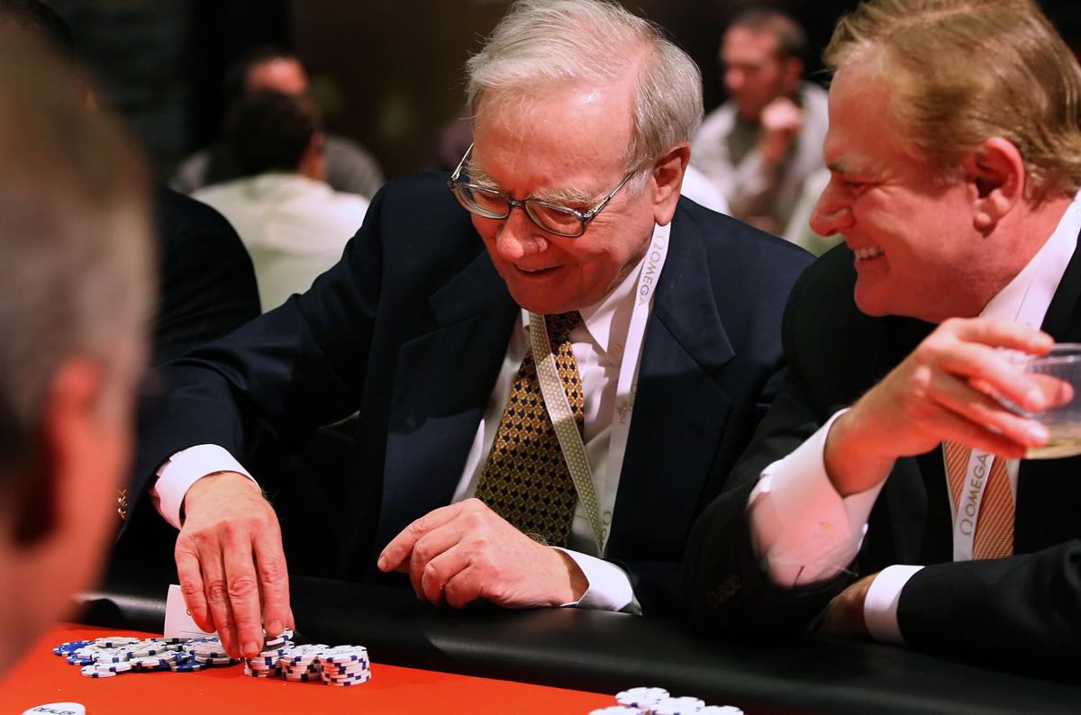 La enseñanza de inversión de Warren Buffett que aplica al poker